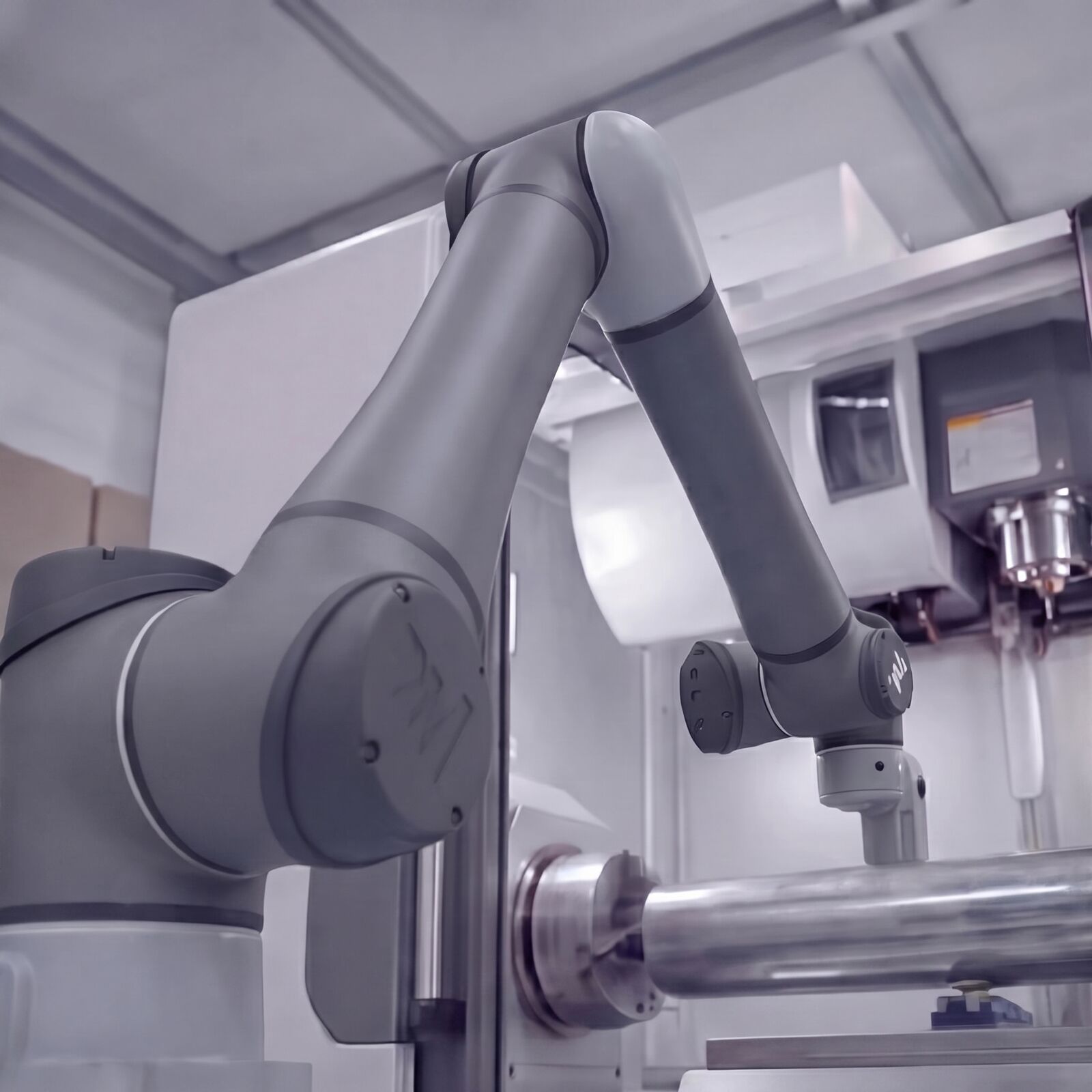 Cobot Maschinen­beschickung Schwamborn Systeme      